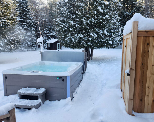 saranac rental house hot tub